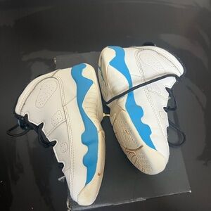 Jordan Kids Sneakers in White and Blue